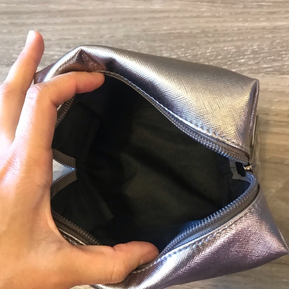 MAC makeup bag - Picture 4 of 4